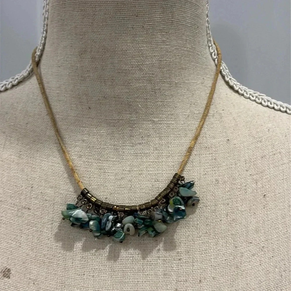 Pretty clustered beaded necklace - Picture 1 of 7